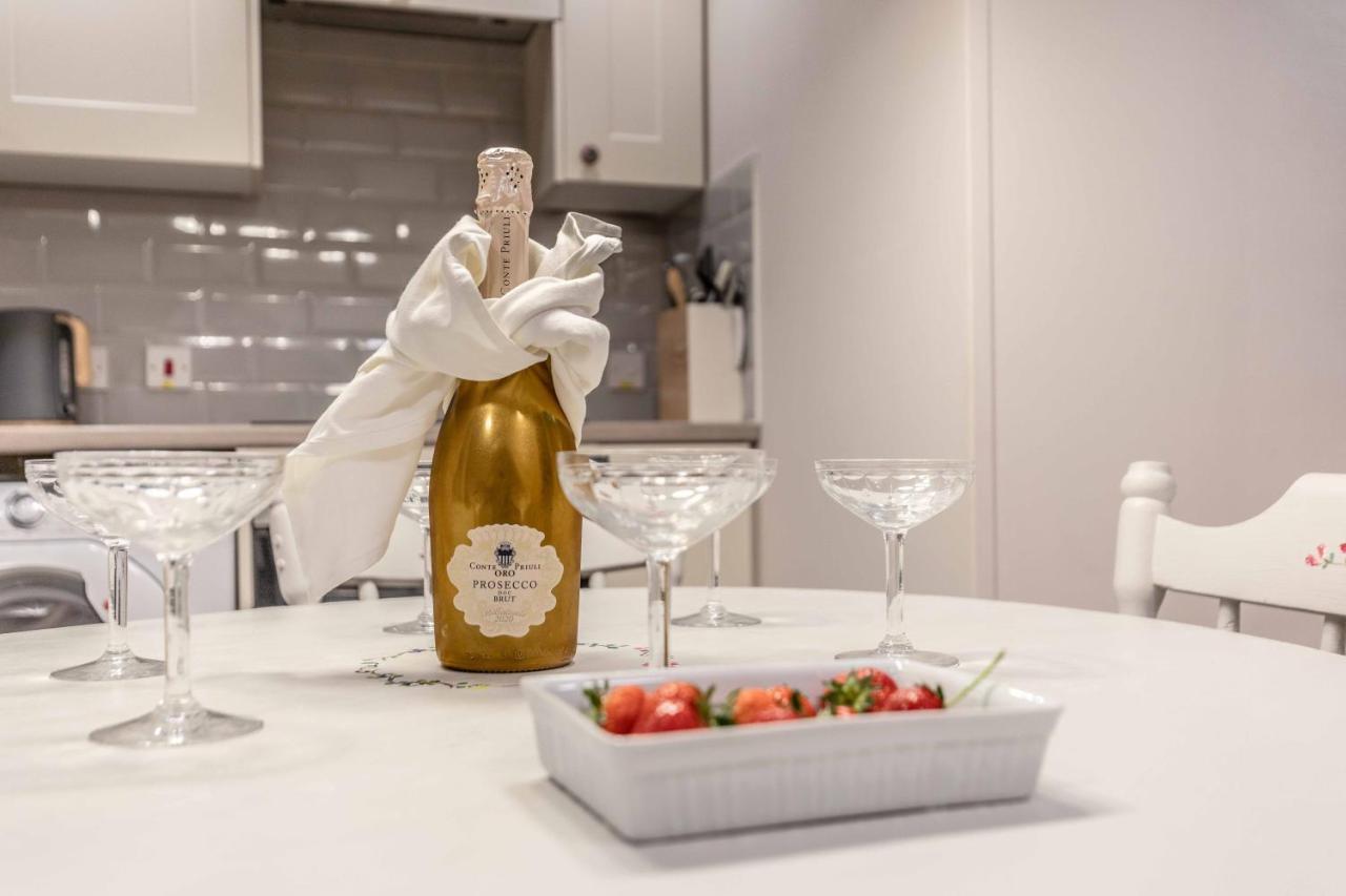 Central Windsor, 2 Bedroom 2 Bathroom, 5 Minutes To Castle Экстерьер фото